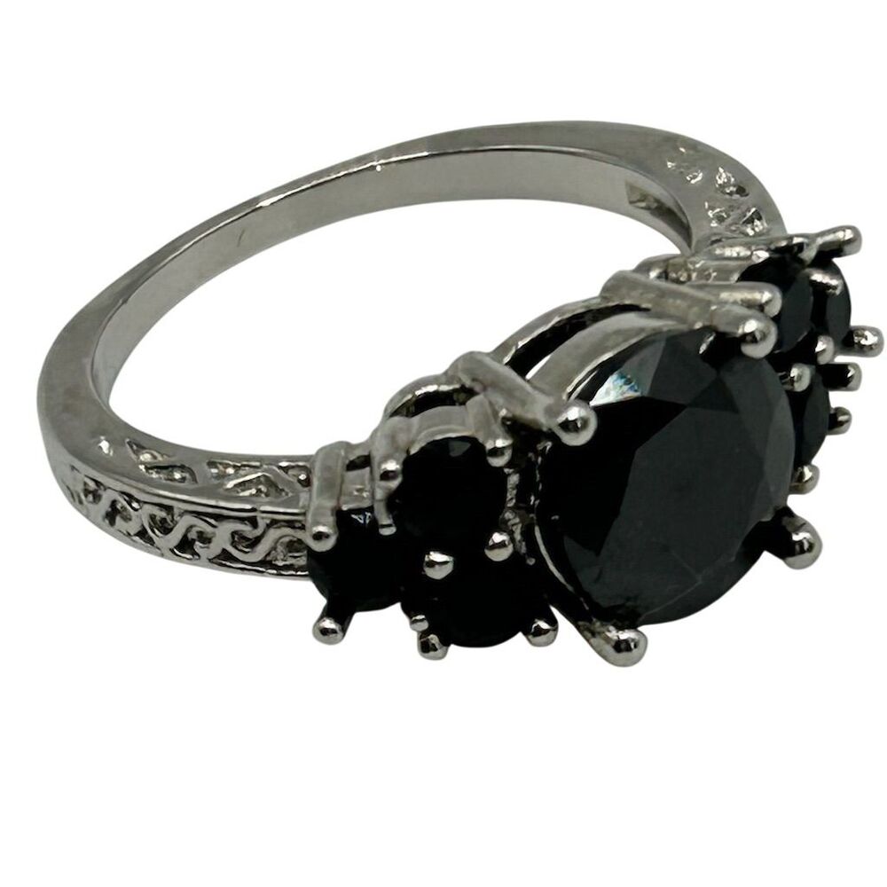 Silver Band Black Stone Cocktail Ring with Intricate Band Details Size 7.25